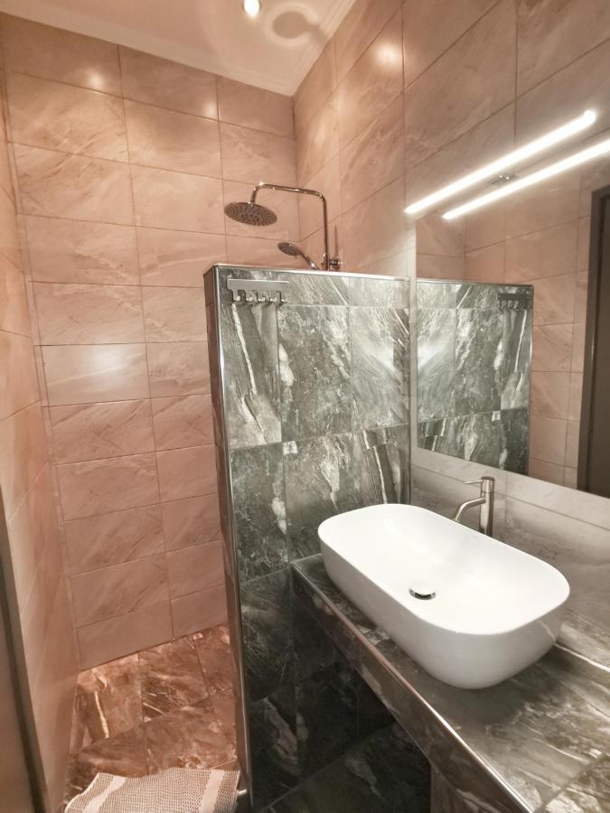 אורמוס פנגיאס Latoura Studios מראה חיצוני תמונה
